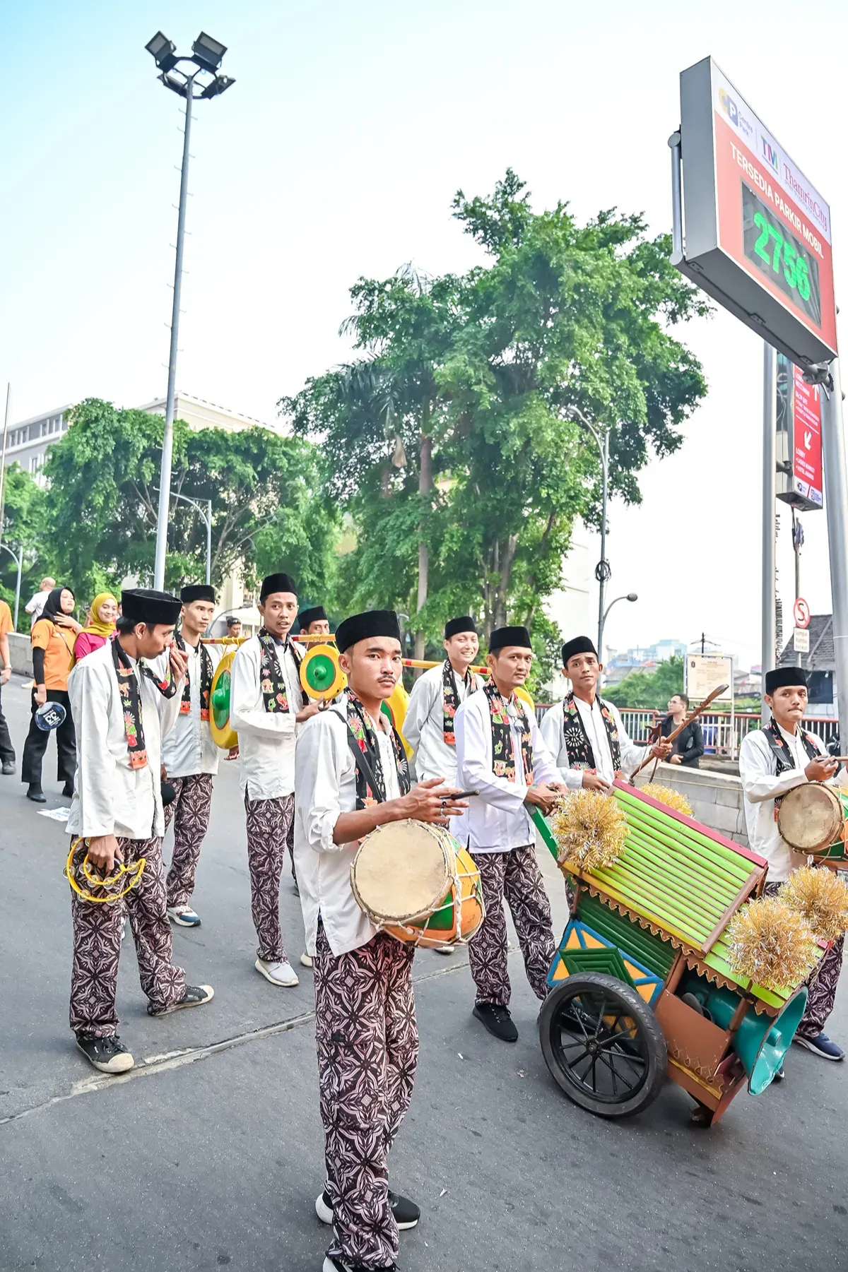 Kelompok Keroncong Betawi di Devile Mall Thamrin City