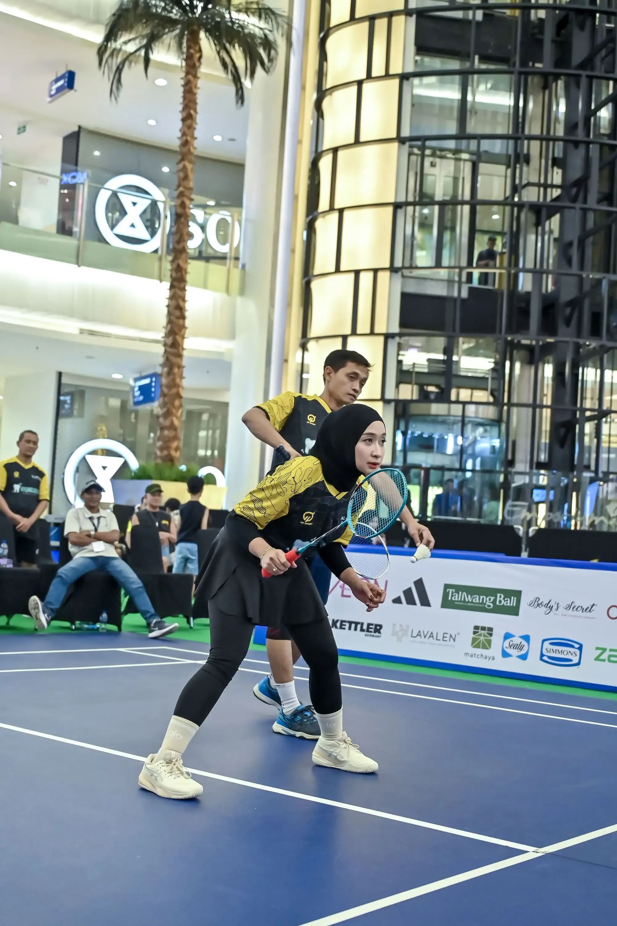 Pertandingan Badminton Friendly Match di Emporium Pluit Mall
