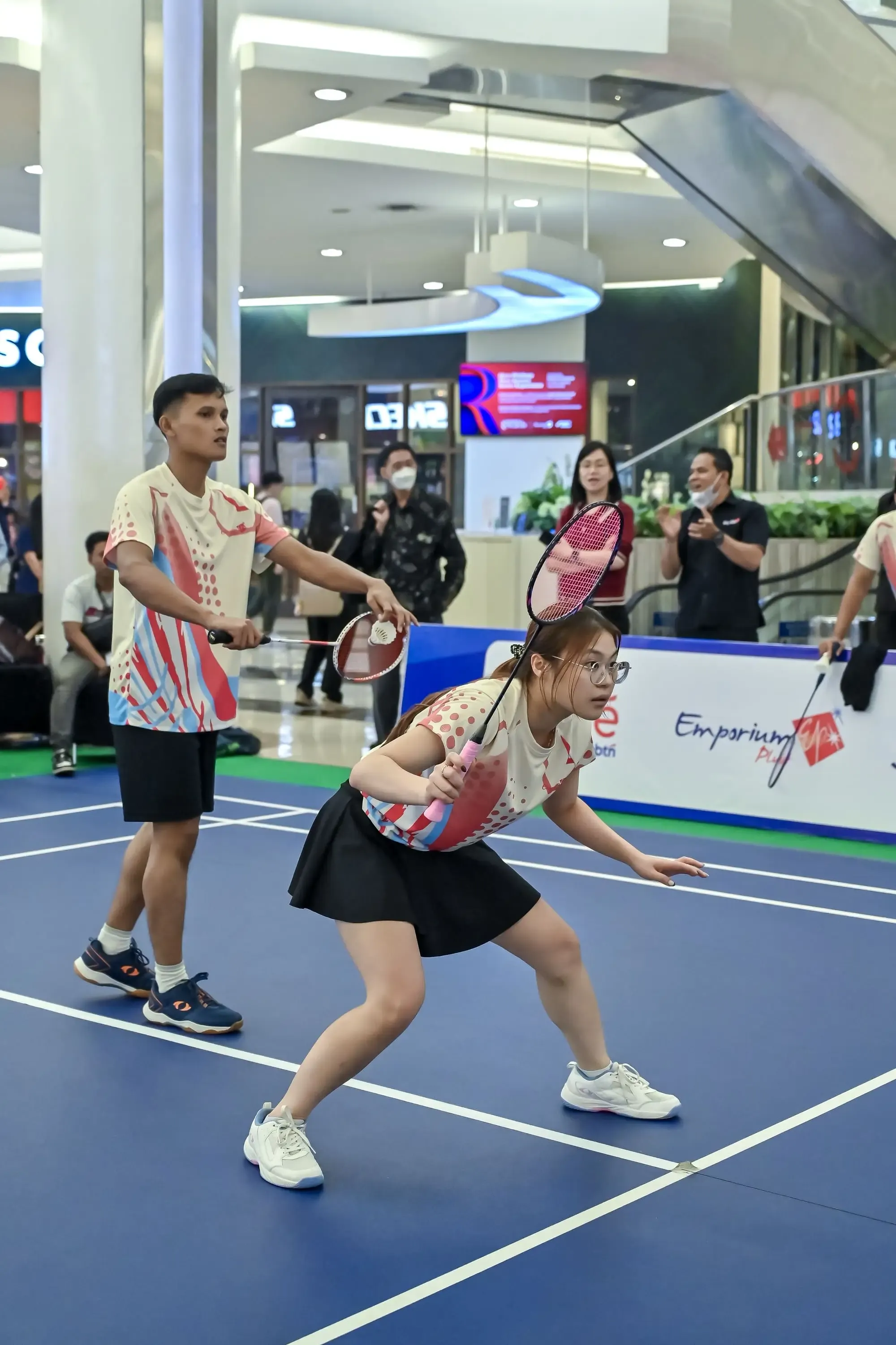Pertandingan Badminton Friendly Match di Emporium Pluit Mall