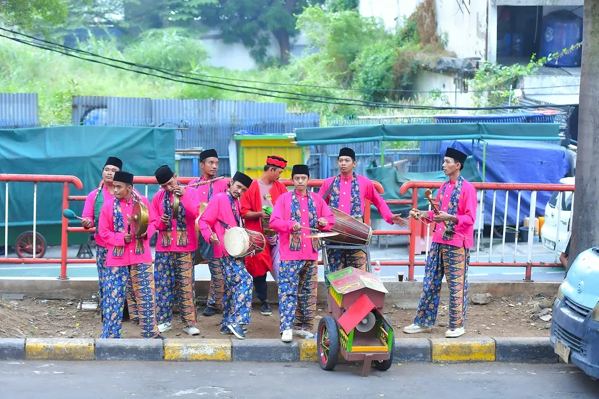 Kelompok Keroncong Betawi di Deville Mall Thamrin City
